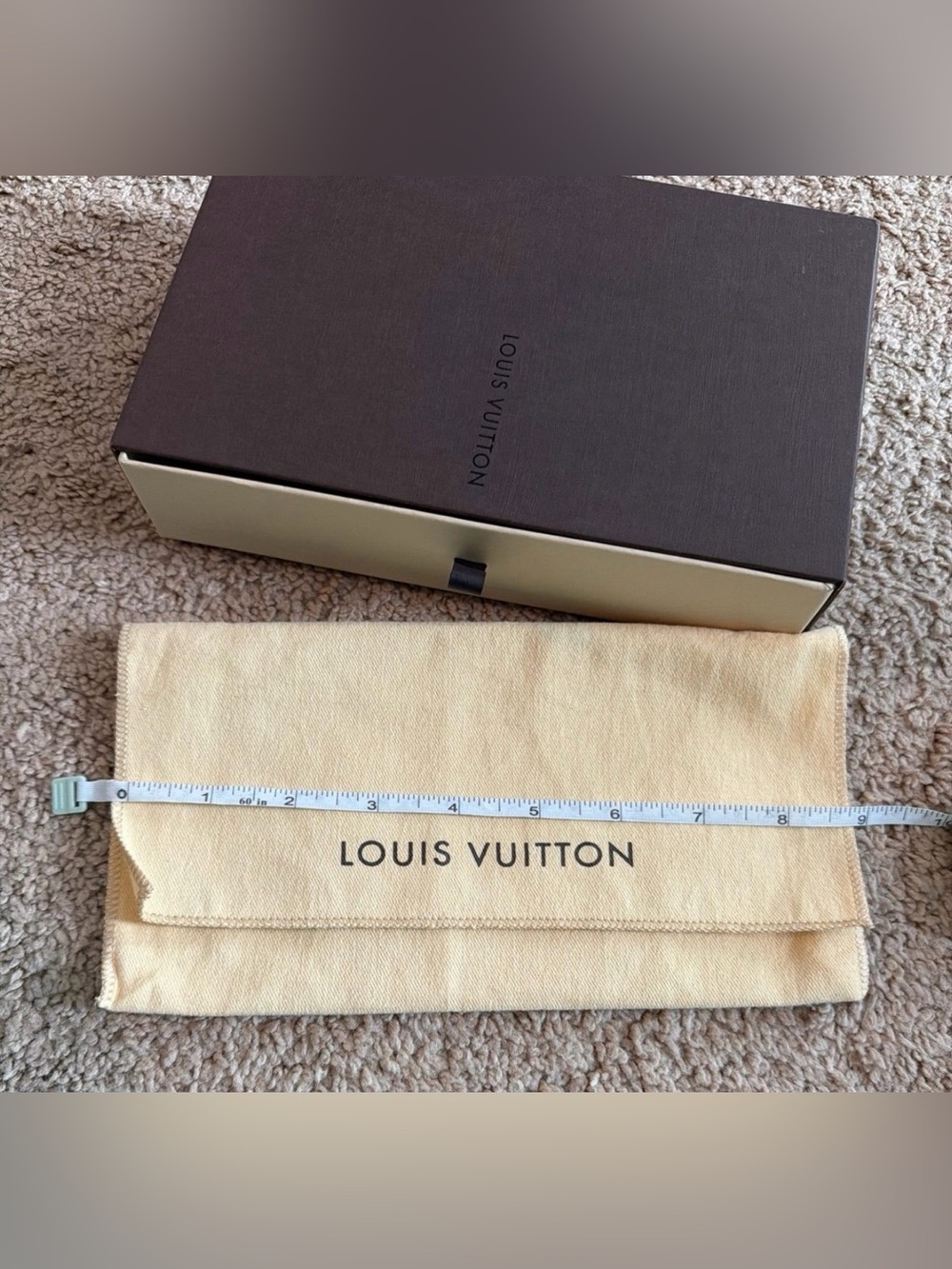 Louis Vuitton - Picture 9 of 12
